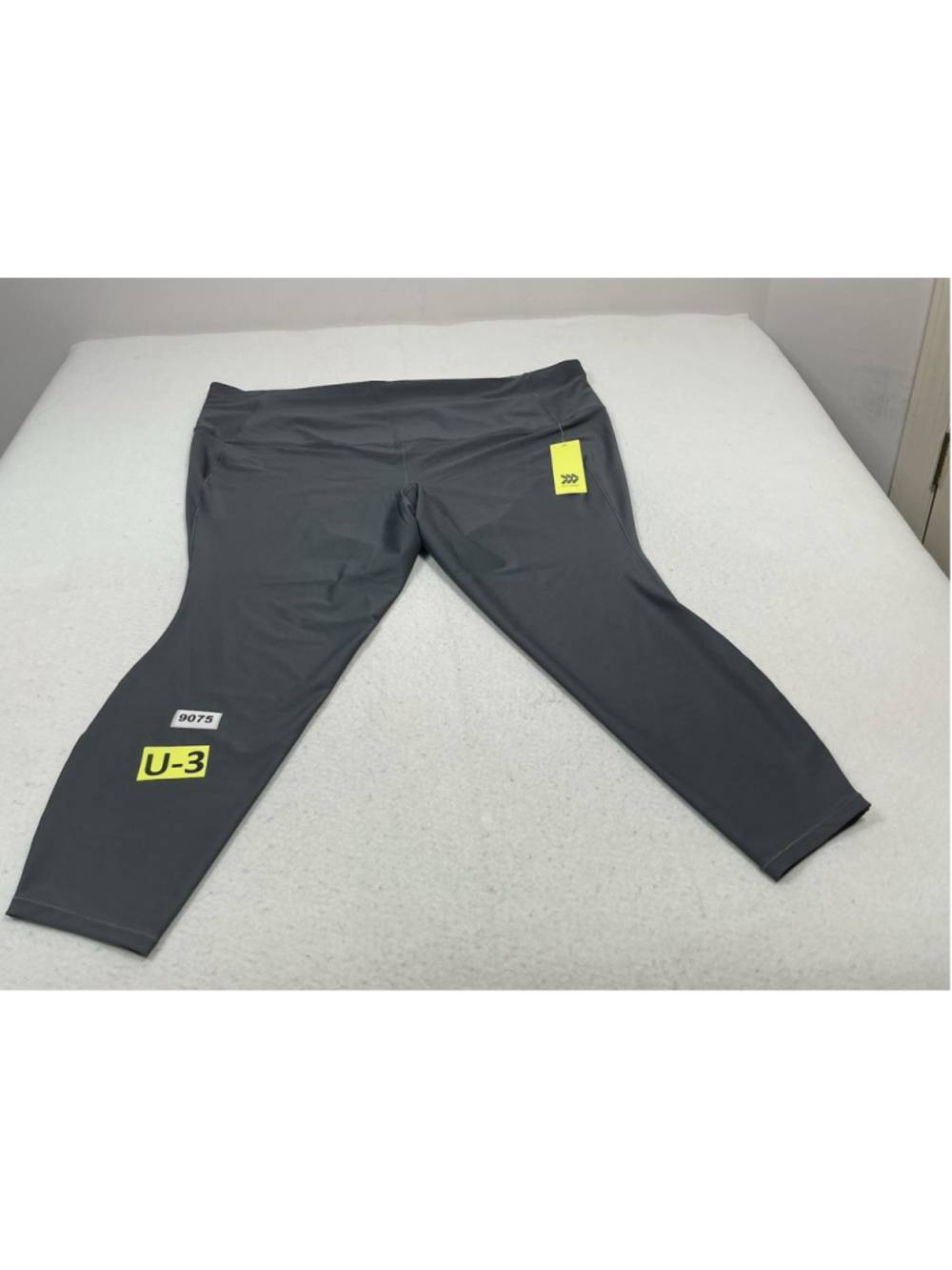 Womans NWT All In Motion Effortless Support Capri Athletic Pants 4X Gray